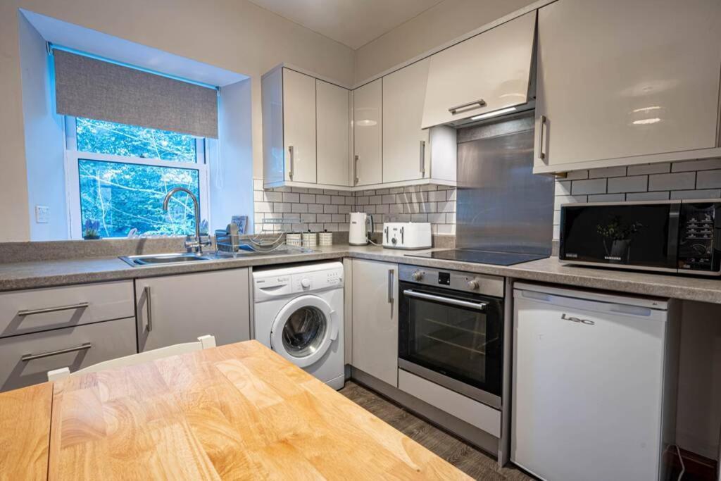 Cozy Newly Renovated Town Centre Apartment อาเบอร์เฟลดี ภายนอก รูปภาพ