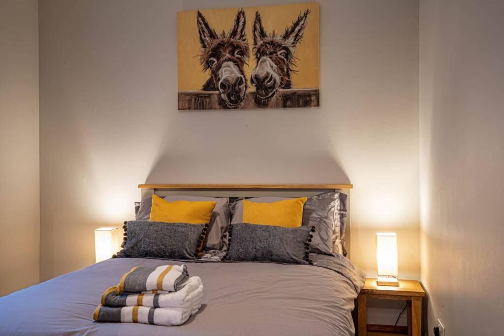 Cozy Newly Renovated Town Centre Apartment อาเบอร์เฟลดี ภายนอก รูปภาพ