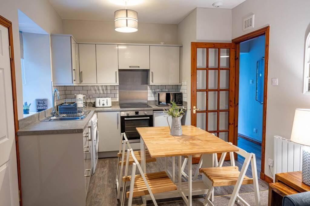 Cozy Newly Renovated Town Centre Apartment อาเบอร์เฟลดี ภายนอก รูปภาพ